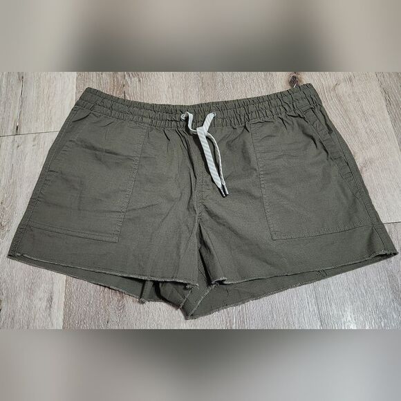 Vuori Women’s Green Ripstop Shorts Size Large  Raw hem - Picture 4 of 10